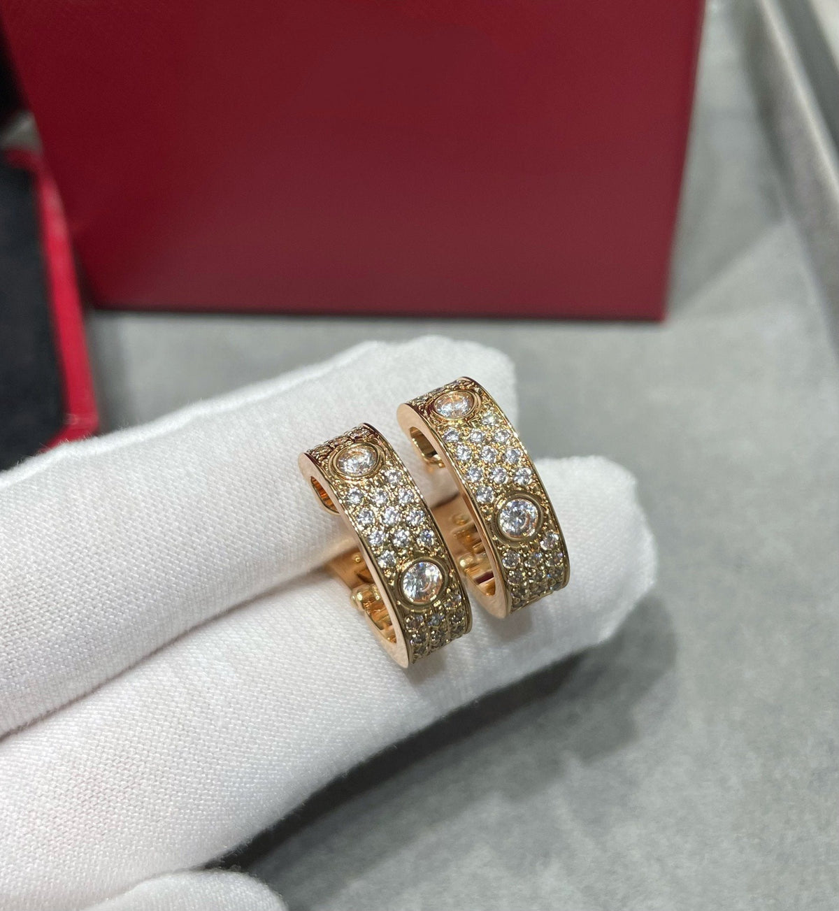 [⭐Reverie Jewels]LOVE 5.5MM DIAMOND PAVED EARRINGS