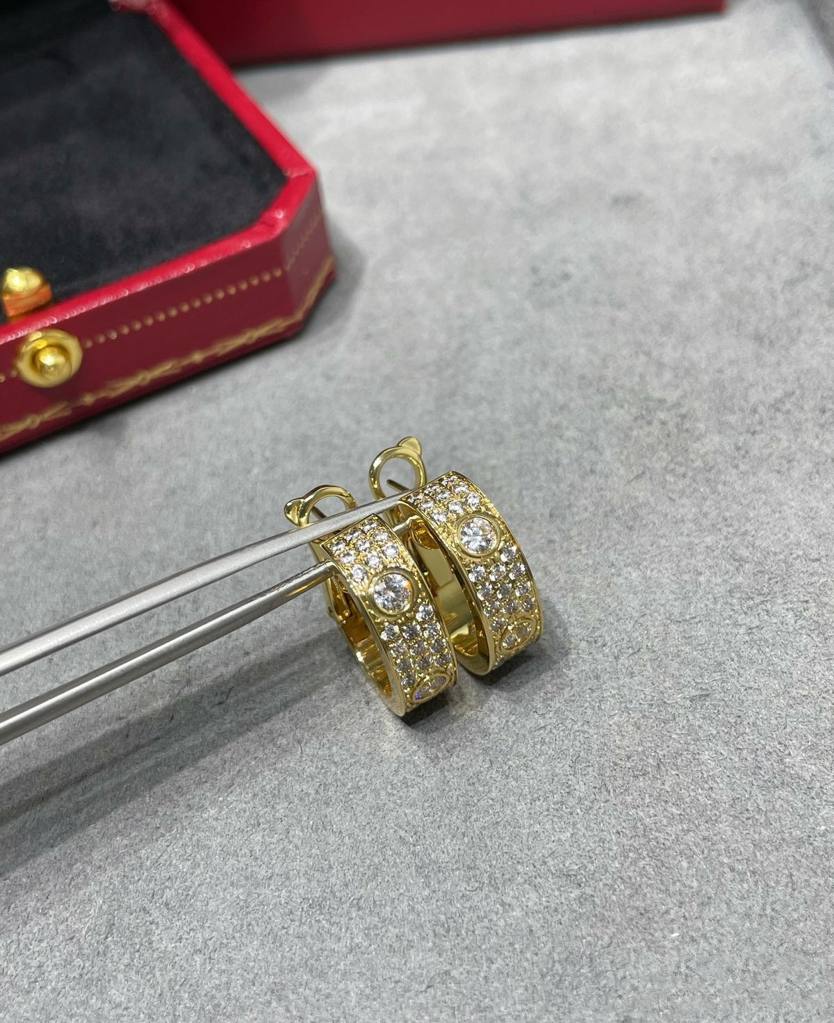 [⭐Reverie Jewels]LOVE 5.5MM DIAMOND PAVED EARRINGS