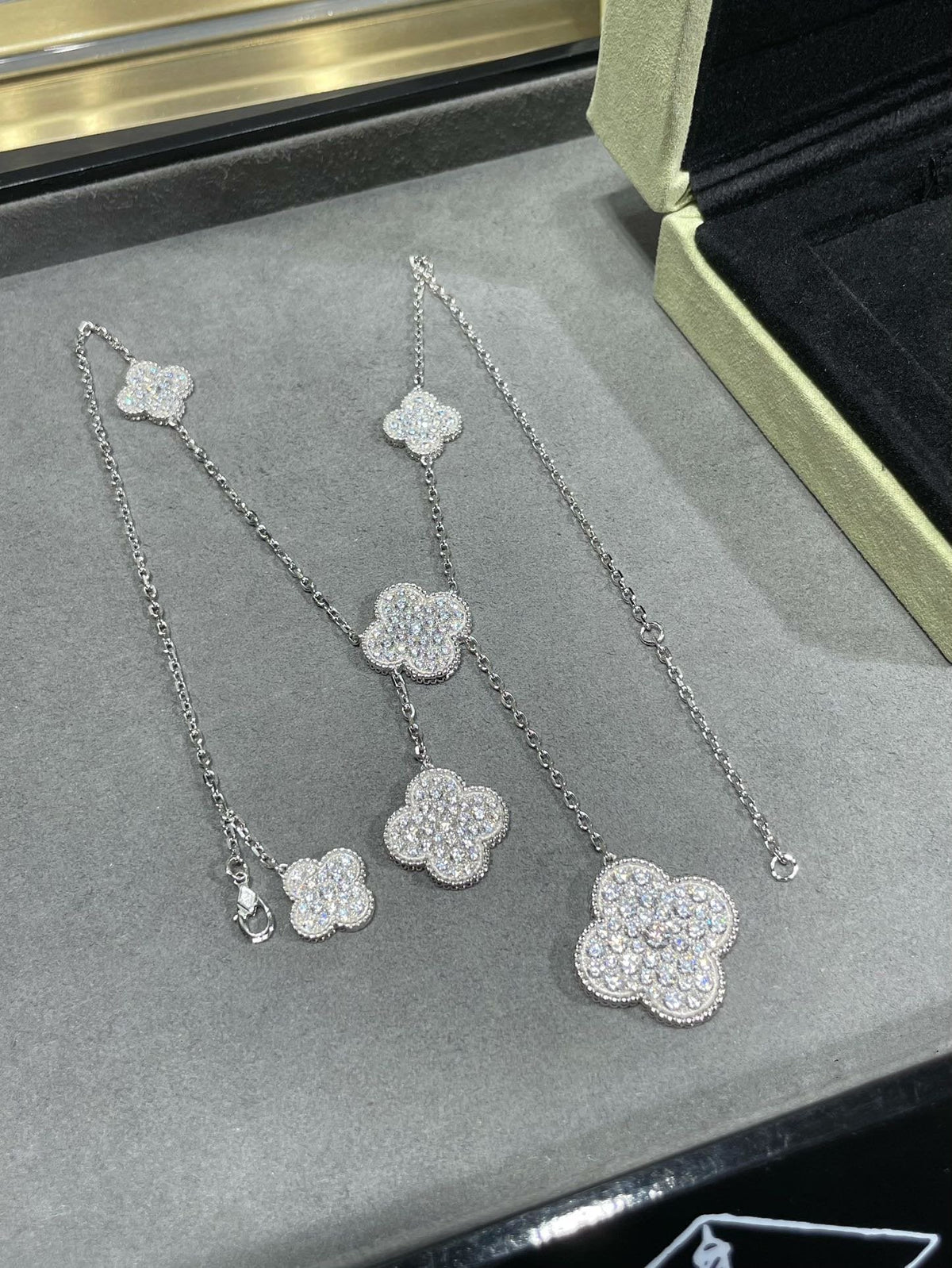 [⭐Reverie Jewels]CLOVER 6 MOTIF DIAMOND PAVED NECKLACE