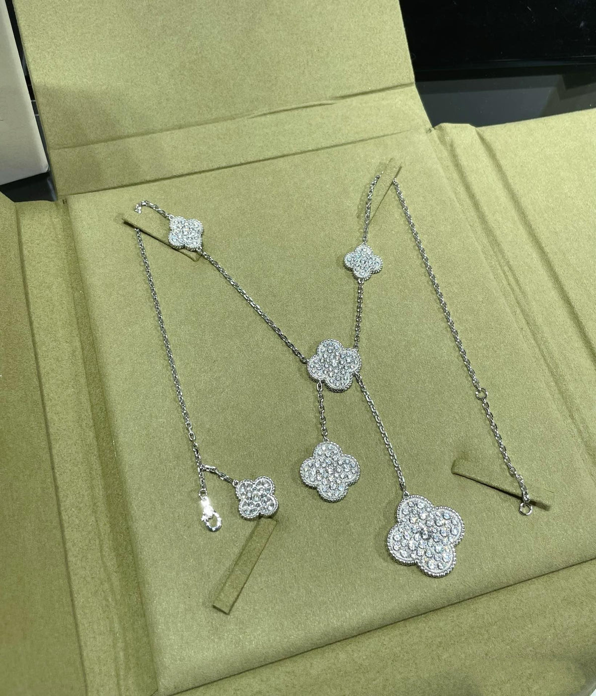 [⭐Reverie Jewels]CLOVER 6 MOTIF DIAMOND PAVED NECKLACE