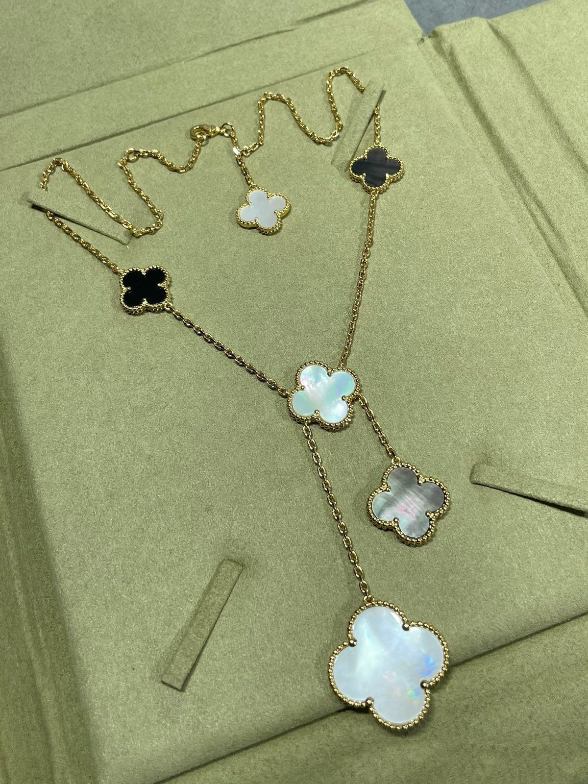 [⭐Reverie Jewels]CLOVER 6 MOTIF MOP ONYX GOLD NECKLACE