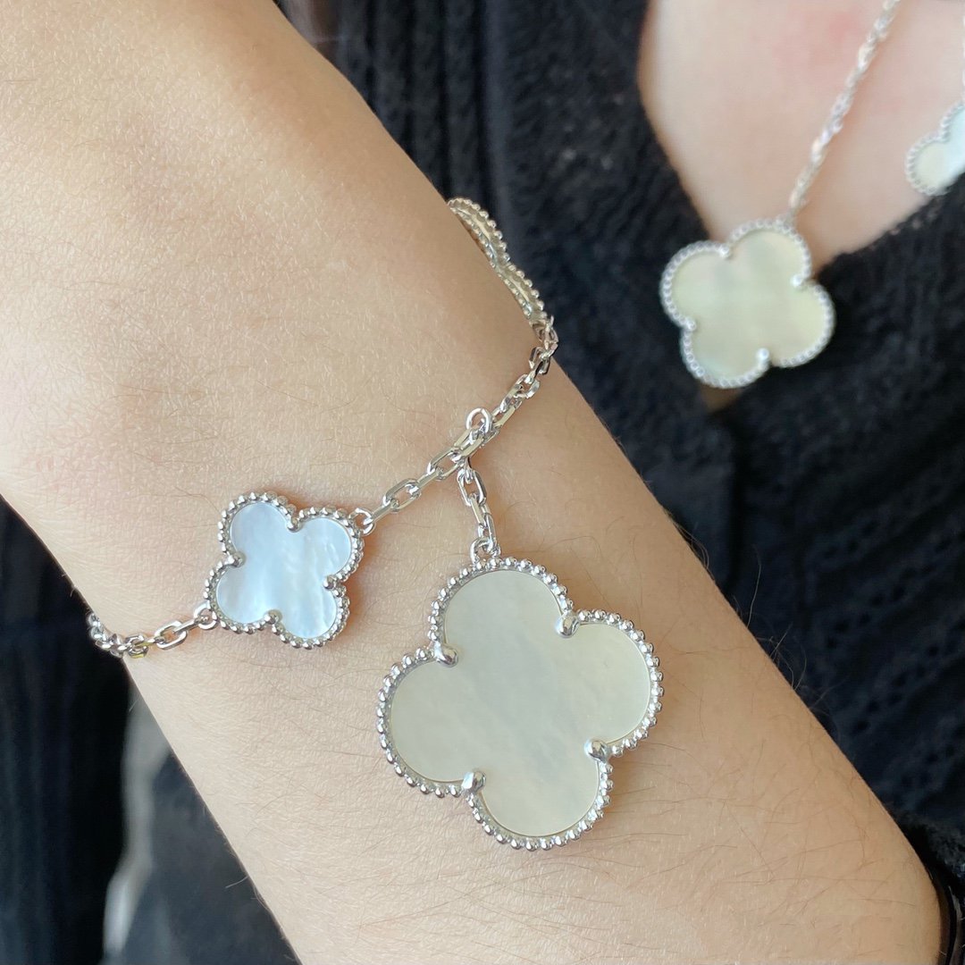 [⭐Reverie Jewels]CLOVER 5 MOTIF WHITE MOP SILVER BRACELET