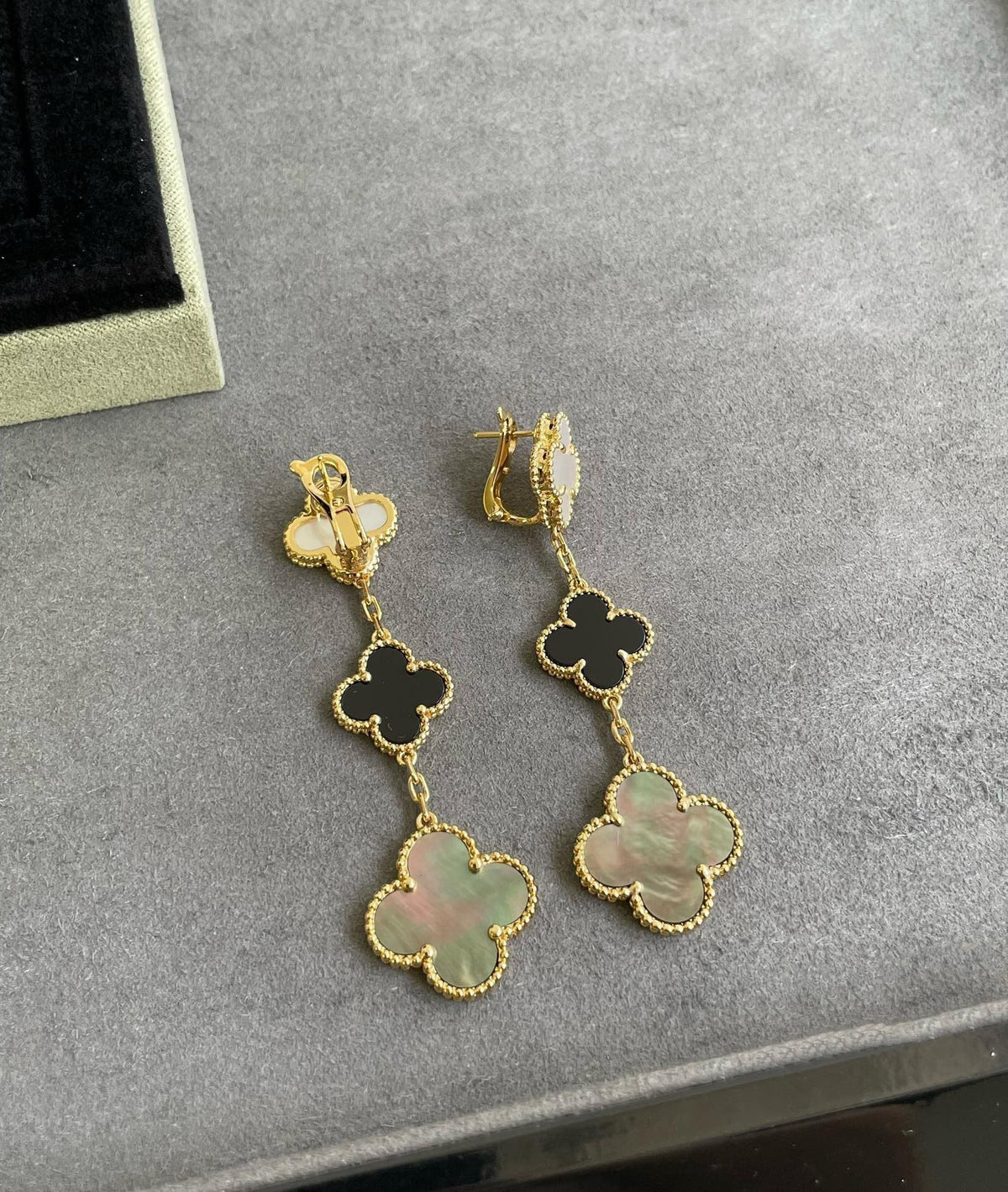 [⭐Reverie Jewels]CLOVER 3 MOTIF MOP ONYX DARK MOP PINK GOLD EARRINGS