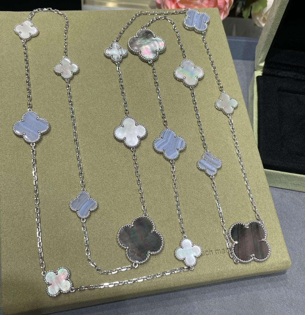 [⭐Reverie Jewels]CLOVER 16 MOTIF CHALCEDONY MOP SILVER NECKLACE
