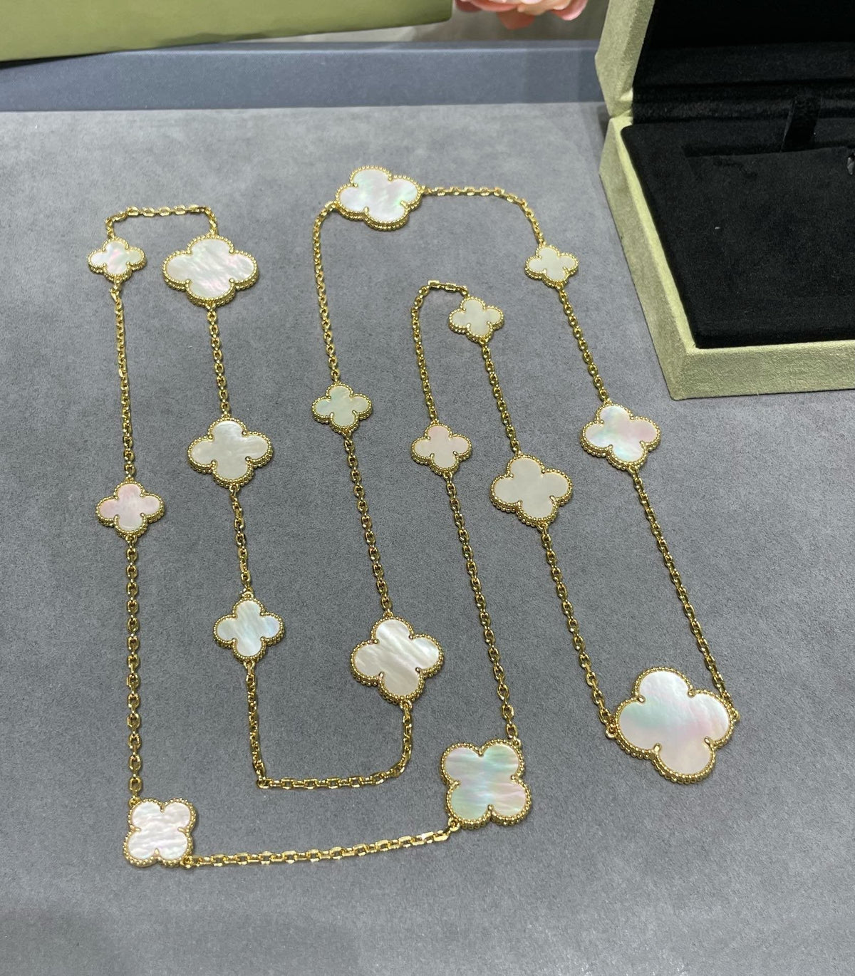 [⭐Reverie Jewels]CLOVER 16 MOTIF WHITE MOP GOLD NECKLACE