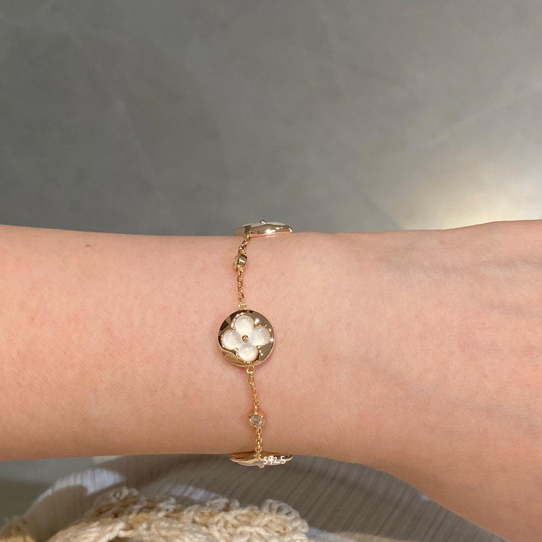 [⭐Reverie Jewels]STAR AND SUN 4 MOTIF WHITE MOP PINK GOLD BRACELET