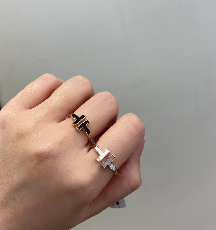 [Reverie Jewels]T SMALL ONYX PINK GOLD RING