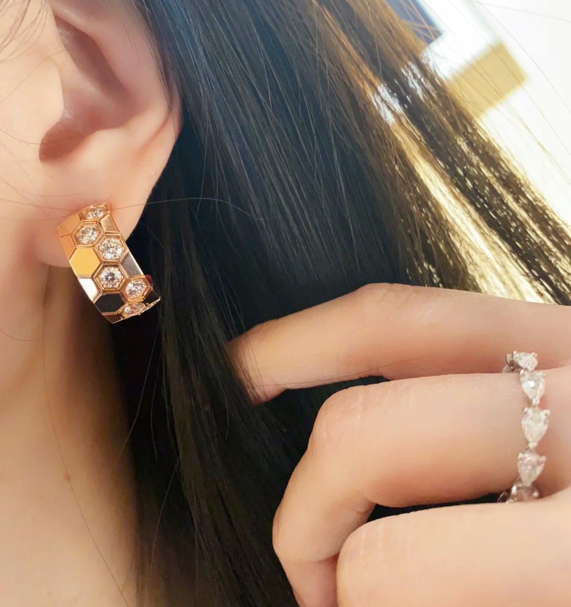 [⭐Reverie Jewels]BEE LOVE DIAMOND HOOP EARRINGS