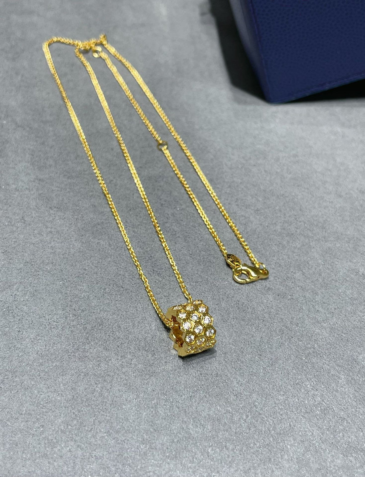 [⭐Reverie Jewels]BEE LOVE DIAMOND PAVED 3 ROW NECKLACE