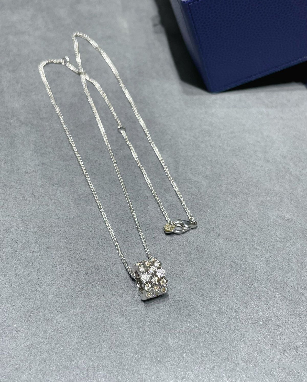 [⭐Reverie Jewels]BEE LOVE DIAMOND PAVED 3 ROW NECKLACE