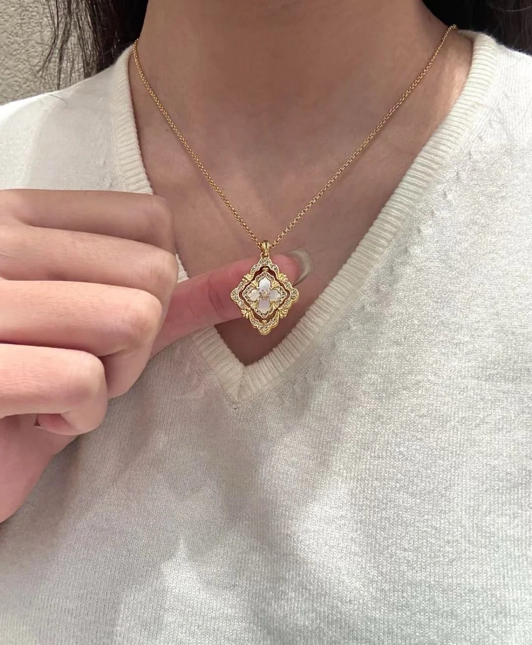 [⭐Reverie Jewels] B.C.L ENAMEL ROTATING SINGLE-DIAMOND NECKLACE（Various colors）