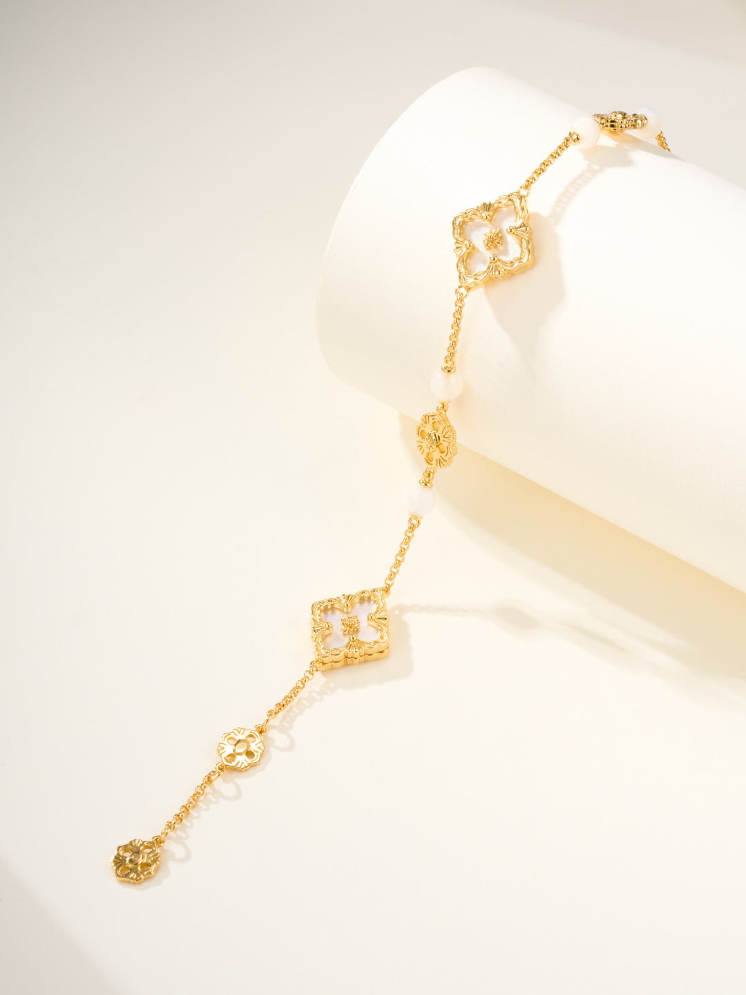 [⭐Reverie Jewels]B.C.L ENAMELED Three-Flower Bracelet（Trumpet)