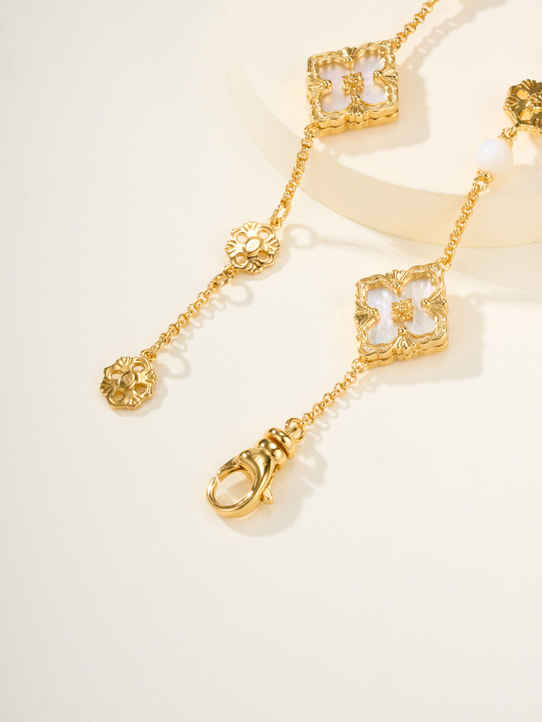 [⭐Reverie Jewels]B.C.L ENAMELED Three-Flower Bracelet（Trumpet)