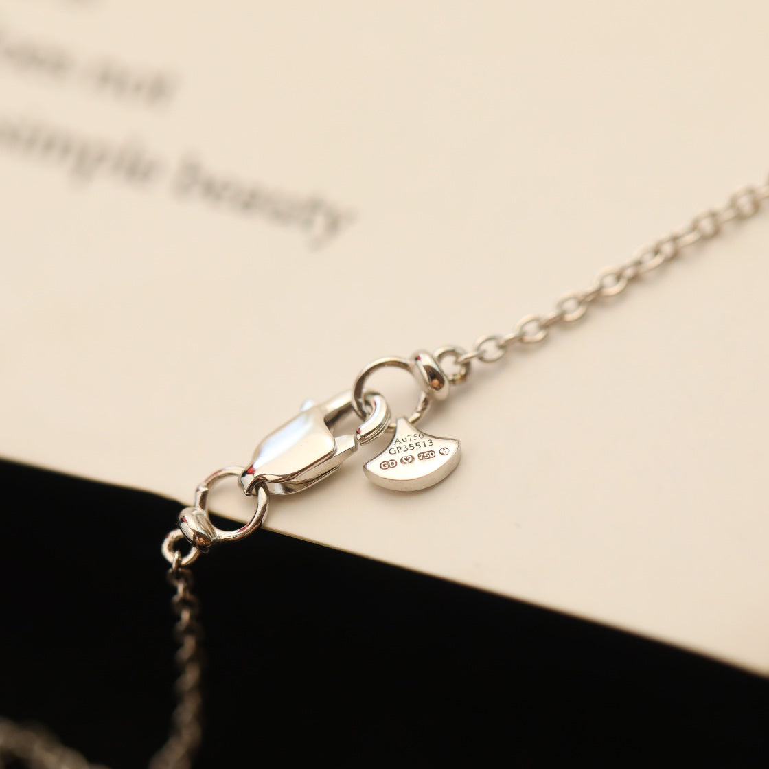 [Reverie Jewels]]wild flower diamond line pendant