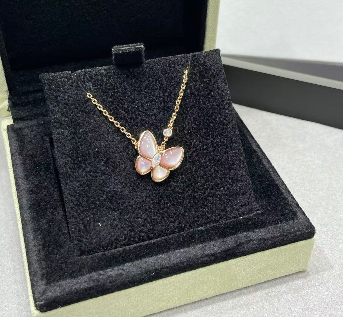 [⭐Reverie Jewels]BUTTERFLY PINK MOTHER-OF-PEARL DIAMOND NECKLACE