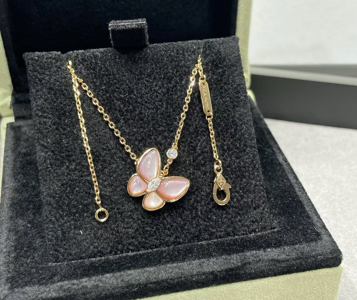 [⭐Reverie Jewels]BUTTERFLY PINK MOTHER-OF-PEARL DIAMOND NECKLACE