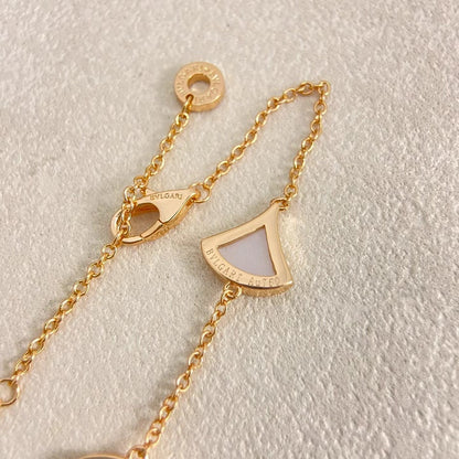 [⭐Reverie Jewels]NEW ARRIVAL: TEN-FLOWER DRESS AND GOLD NECKLACE