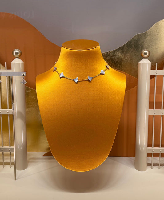 [⭐Reverie Jewels]NEW ARRIVAL: TEN-FLOWER DRESS AND GOLD NECKLACE