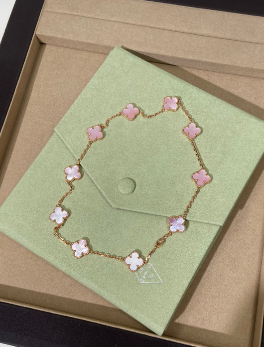 [⭐Reverie Jewels Jewellery] Pink Necklace with Ten Clover Designs