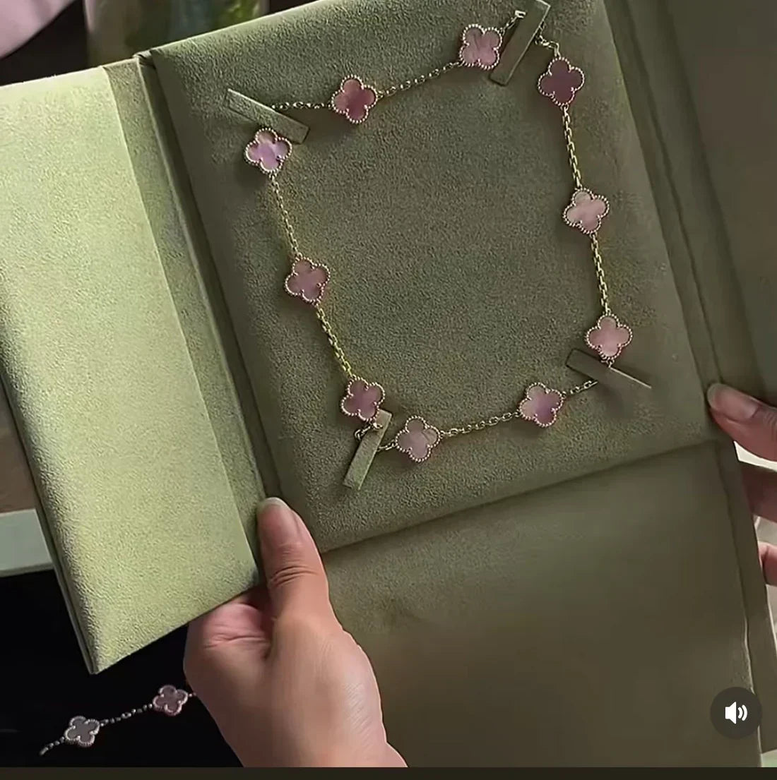 [⭐Reverie Jewels Jewellery] Pink Necklace with Ten Clover Designs