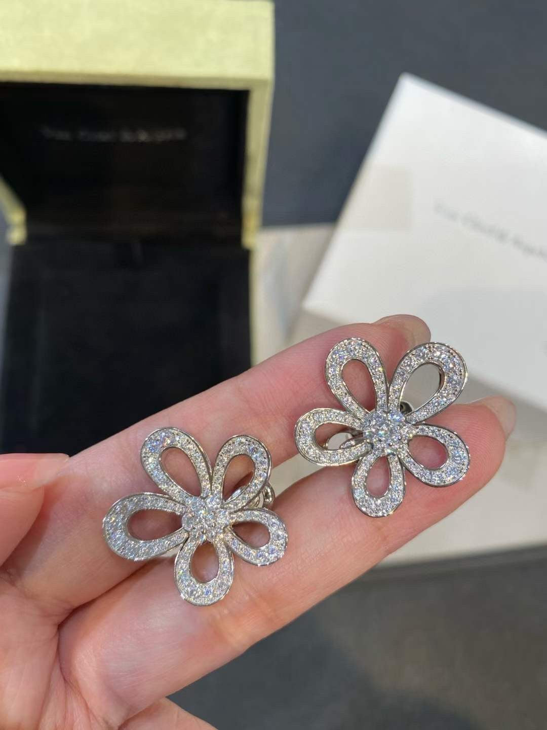 [⭐Reverie Jewels]FLOWERLACE EARRINGS FULL DIAMONDS