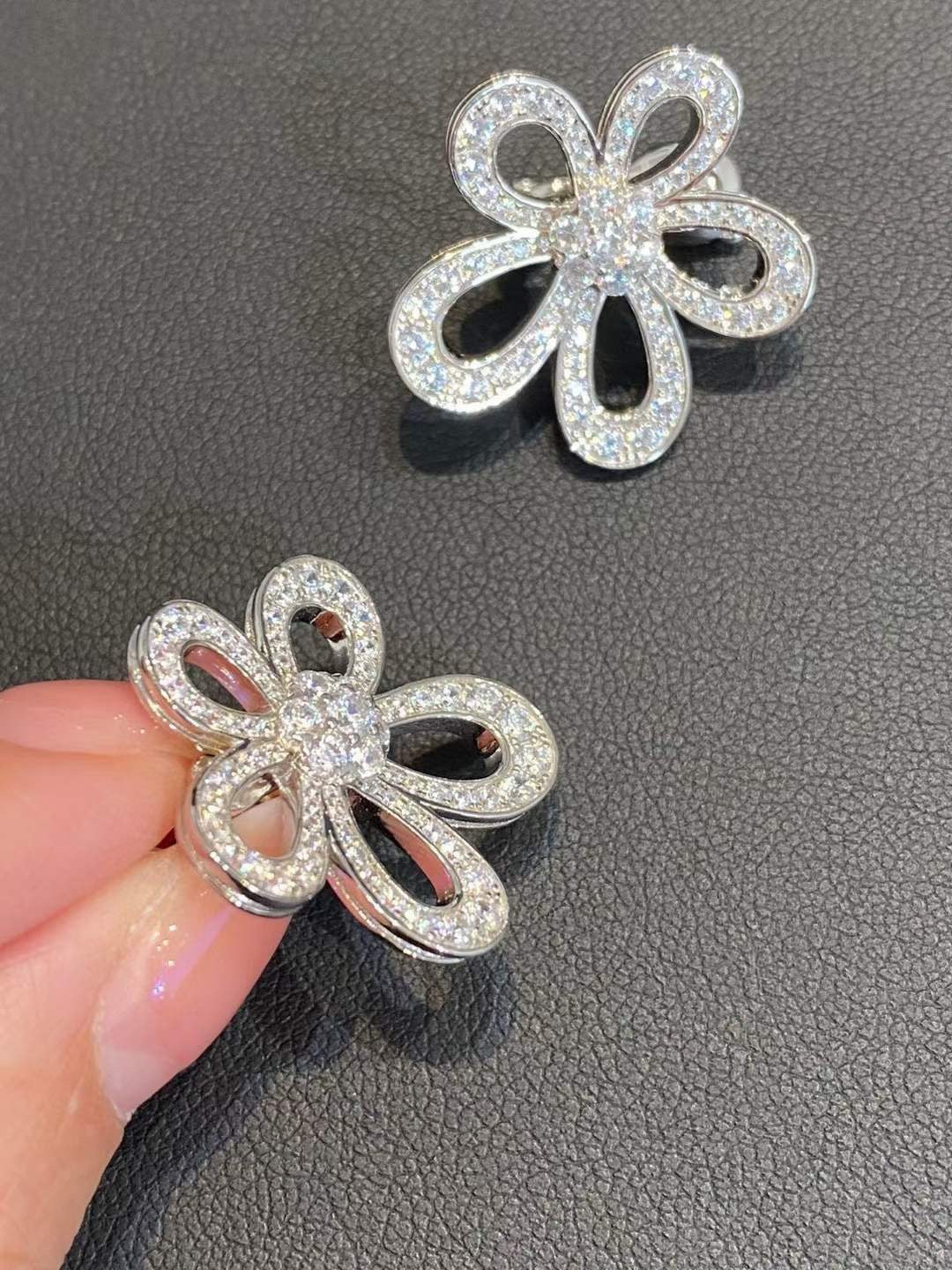 [⭐Reverie Jewels]FLOWERLACE EARRINGS FULL DIAMONDS