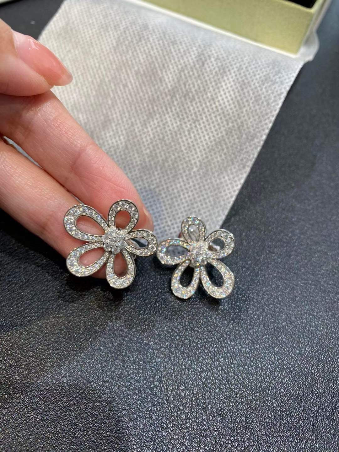 [⭐Reverie Jewels]FLOWERLACE EARRINGS FULL DIAMONDS