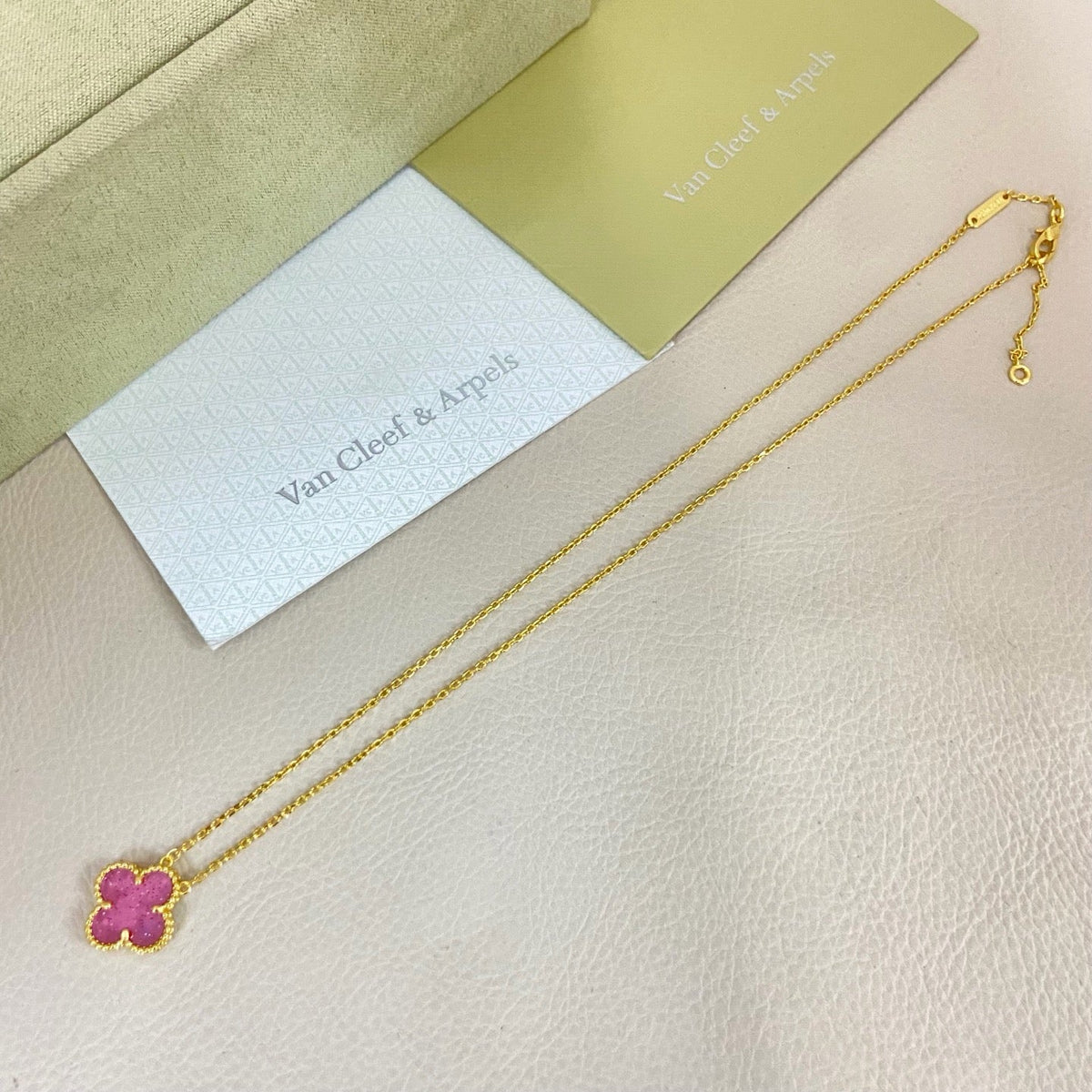 [⭐Reverie Jewels]15MM BUBBLE PINK ENAMEL SINGLE-FLOWER FOUR-LEAF CLOVER NECKLACE