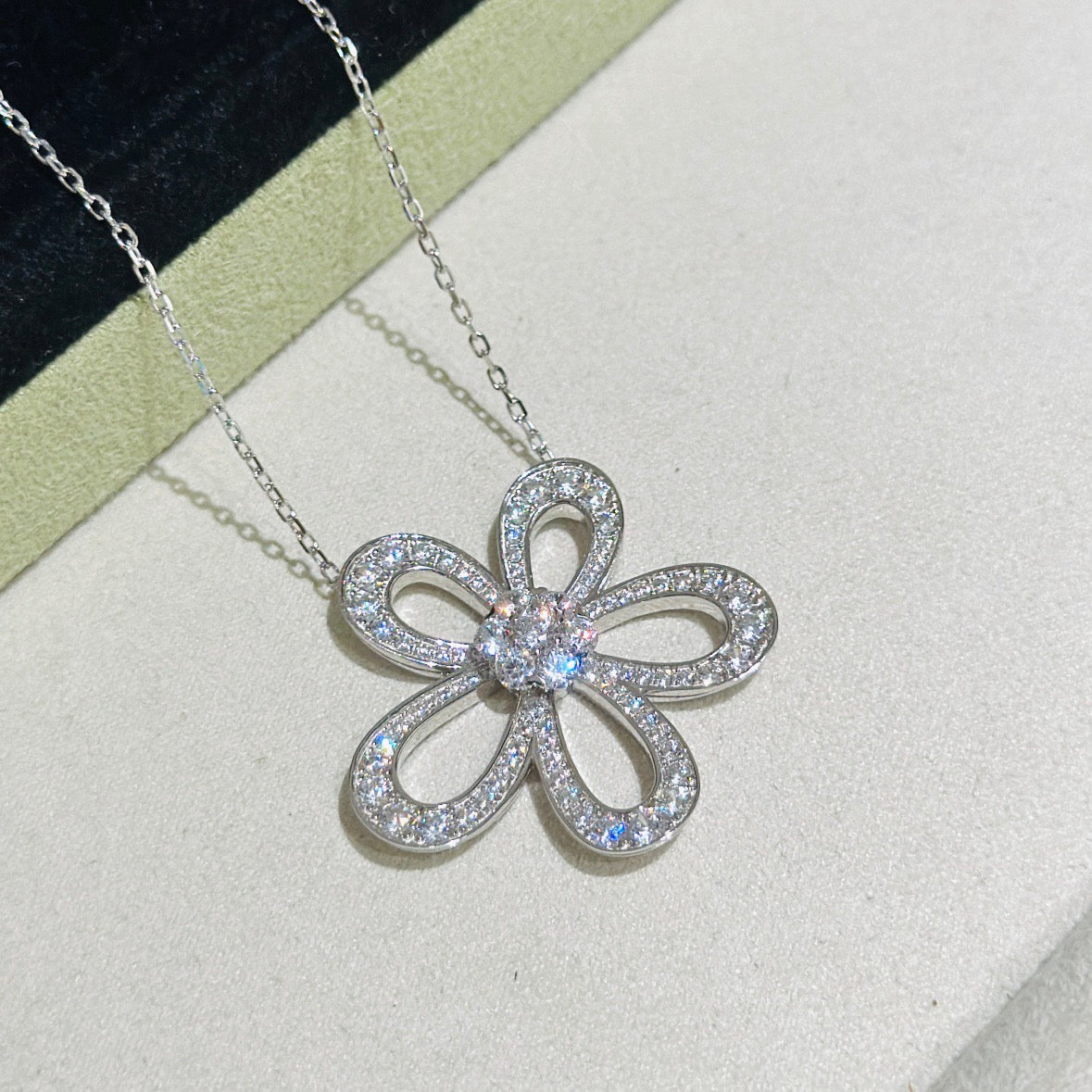 [⭐Reverie Jewels]FLOWERLACE NECKLACE FULL DIAMONDS