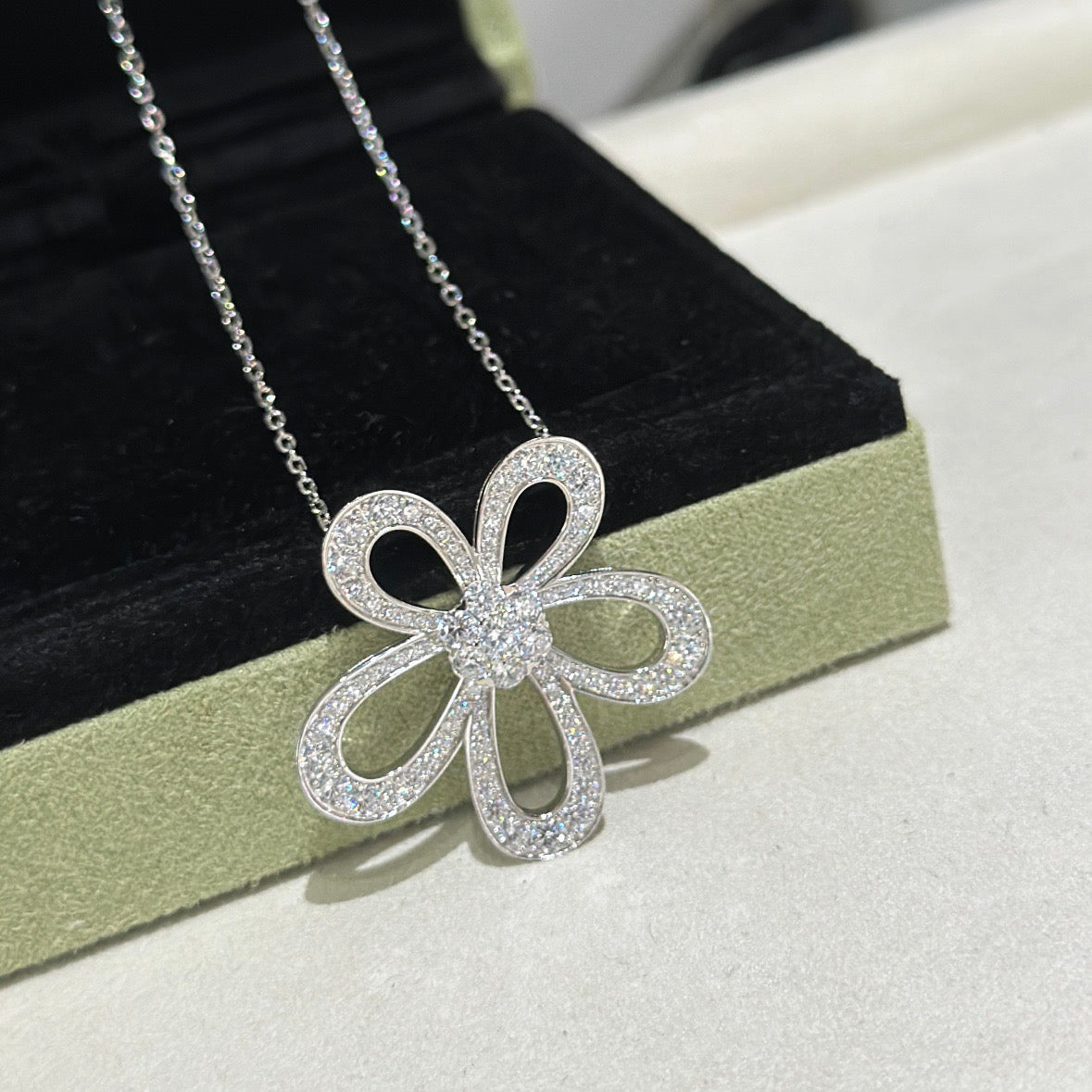 [⭐Reverie Jewels]FLOWERLACE NECKLACE FULL DIAMONDS