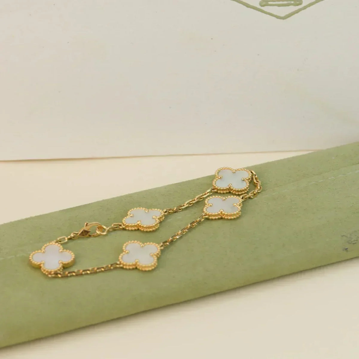 [⭐Reverie Jewels]CLOVER WHITE PEARL MOP 5 MOTIF BRACELET COLLECTION