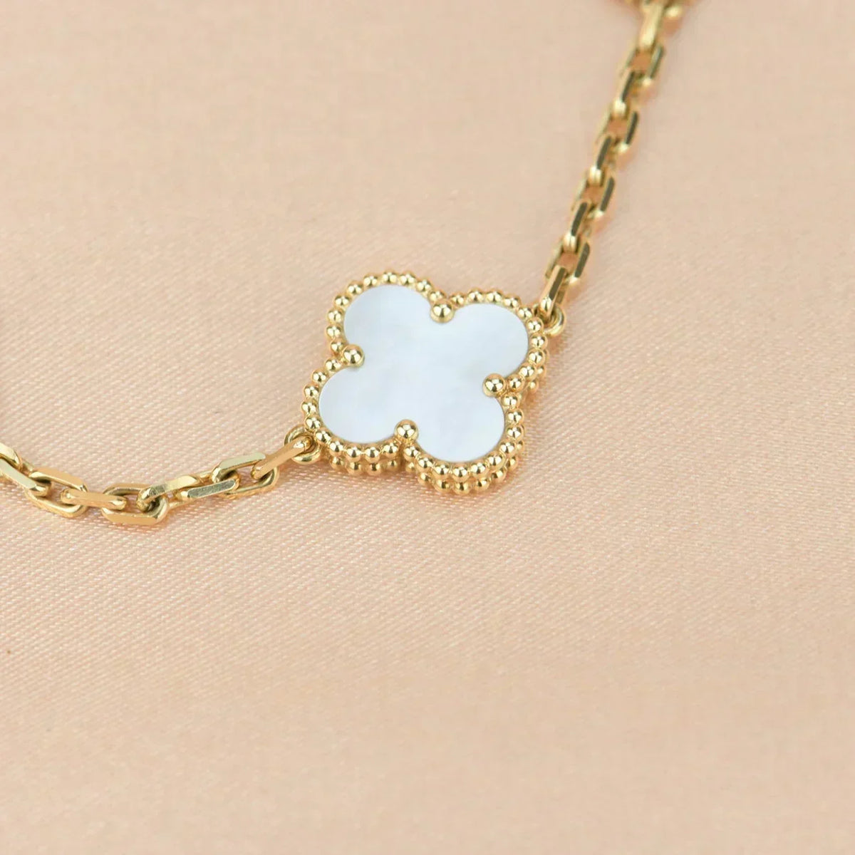 [⭐Reverie Jewels]CLOVER WHITE PEARL MOP 5 MOTIF BRACELET COLLECTION