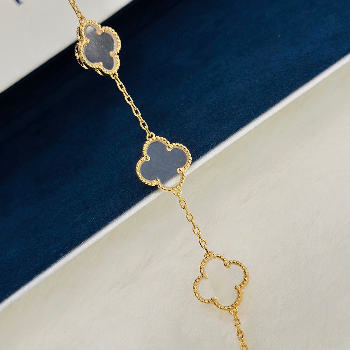 [⭐Reverie Jewels]CLOVER 5 MOTIF ROCK CRYSTAL BRACELET