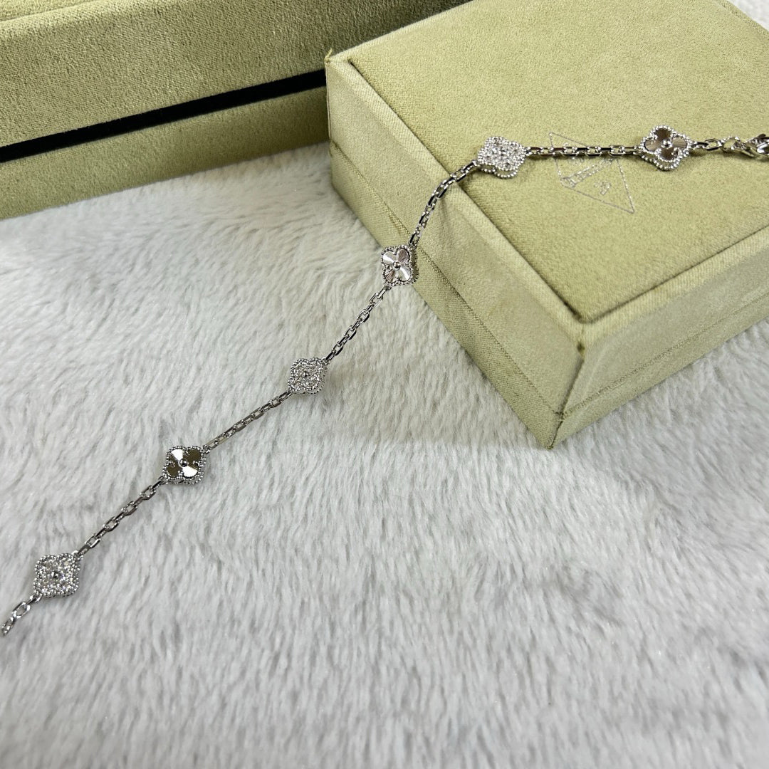[⭐Reverie Jewels]CLOVER 6 MOTIF DIAMOND LASER BRACELET