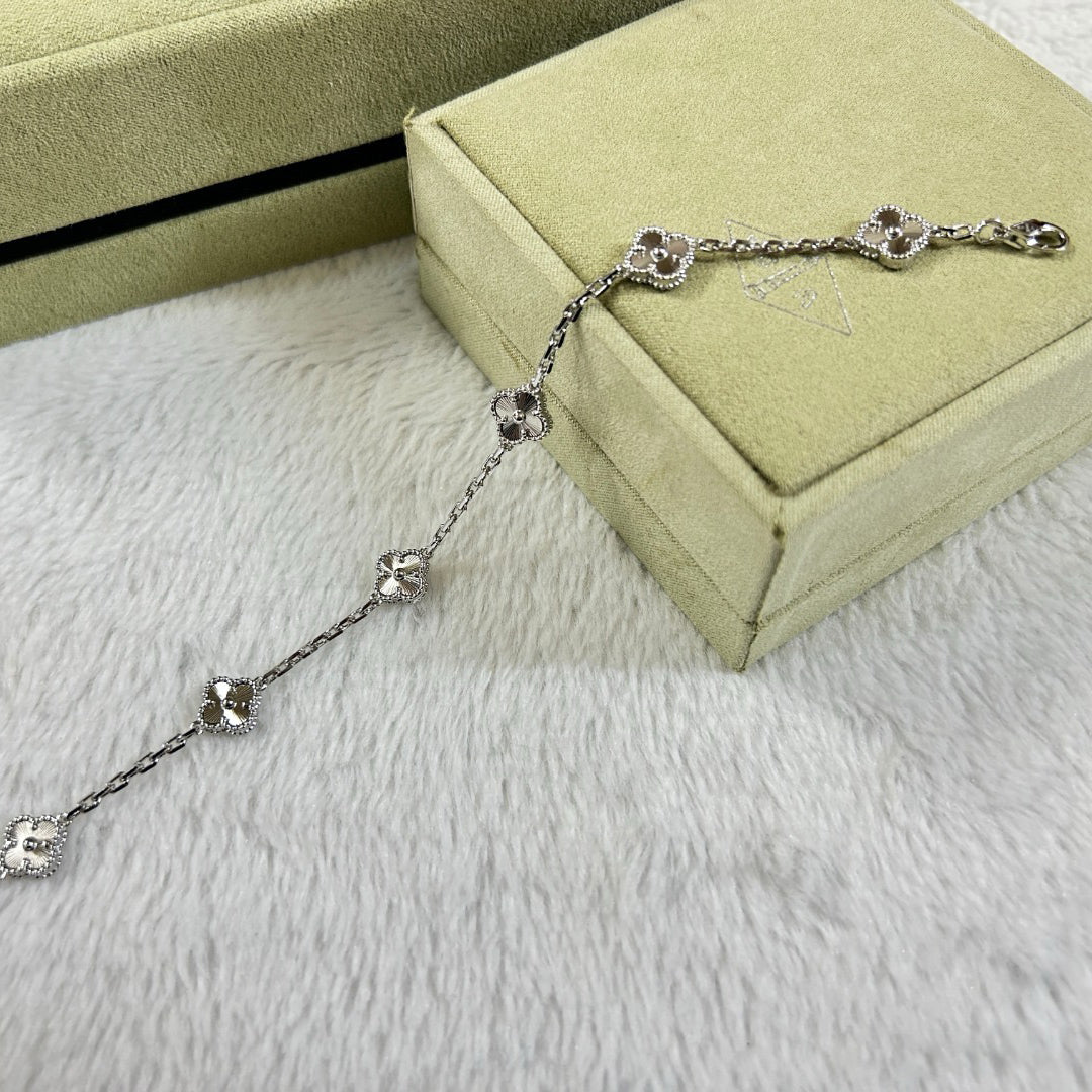 [⭐Reverie Jewels]CLOVER 6 MOTIF DIAMOND BRACELET