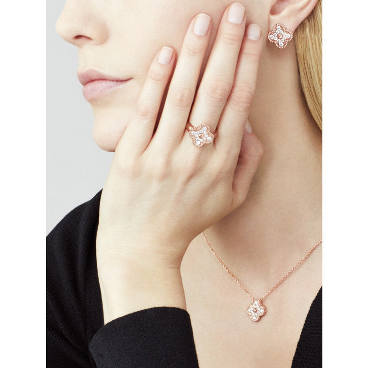 [⭐Reverie Jewels]CLOVER 15MM DIAMOND SINGLE FLOWER NECKLACE