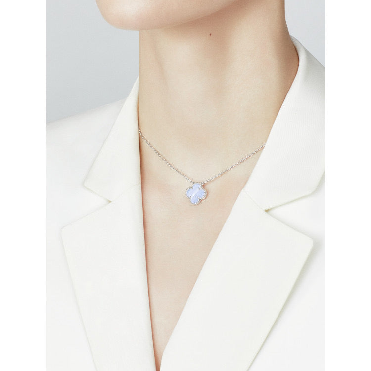 [⭐Reverie Jewels]CLOVER 15MM BLUE CHALCEDONY NECKLACE SILVER