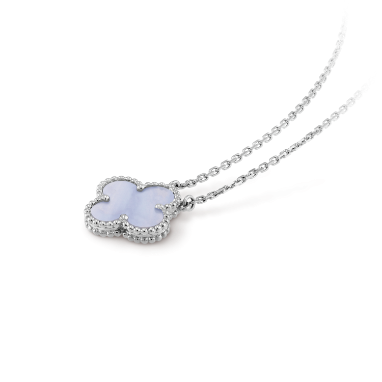[⭐Reverie Jewels]CLOVER 15MM BLUE CHALCEDONY NECKLACE SILVER