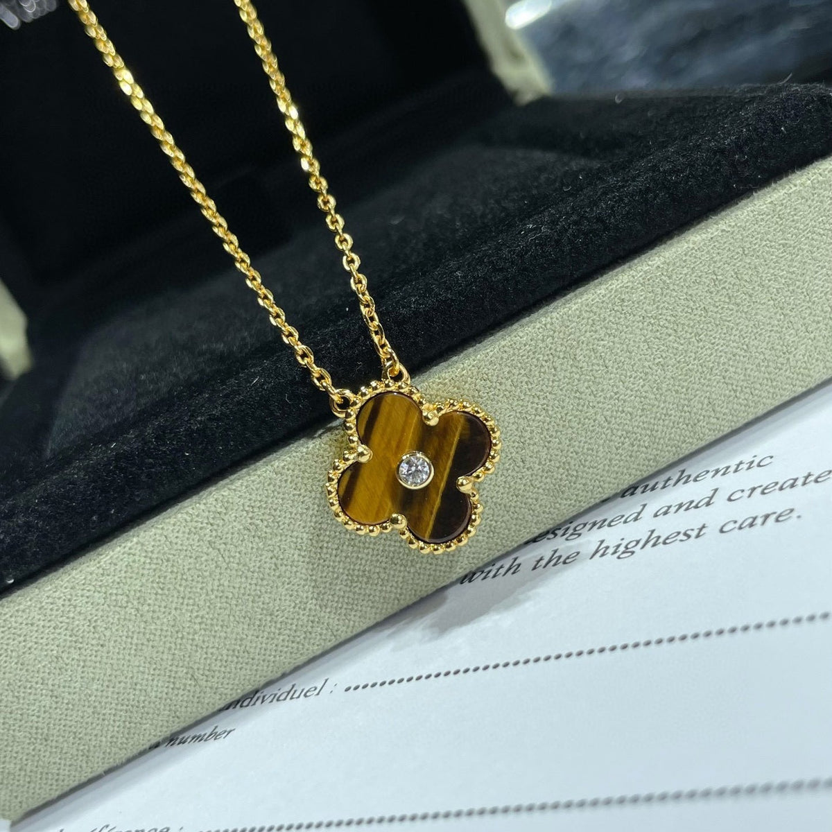 [⭐Reverie Jewels]CLOVER 15MM DIAMOND AND YELLOW TIGER'S EYE AGATE necklace