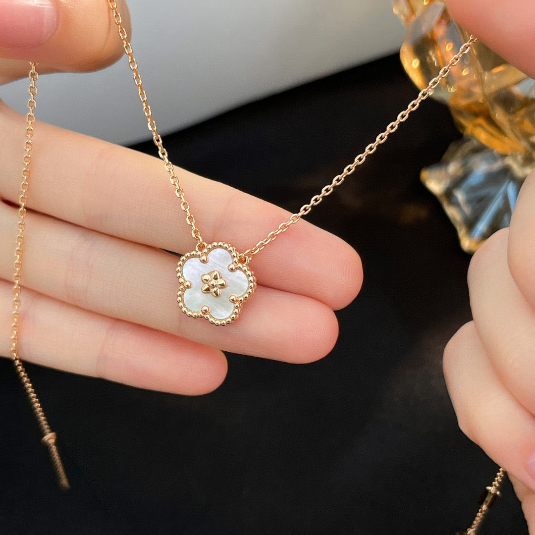 [⭐Reverie Jewels]LUCKY  WHITE MOP  PLUM BLOSSOM NECKLACE