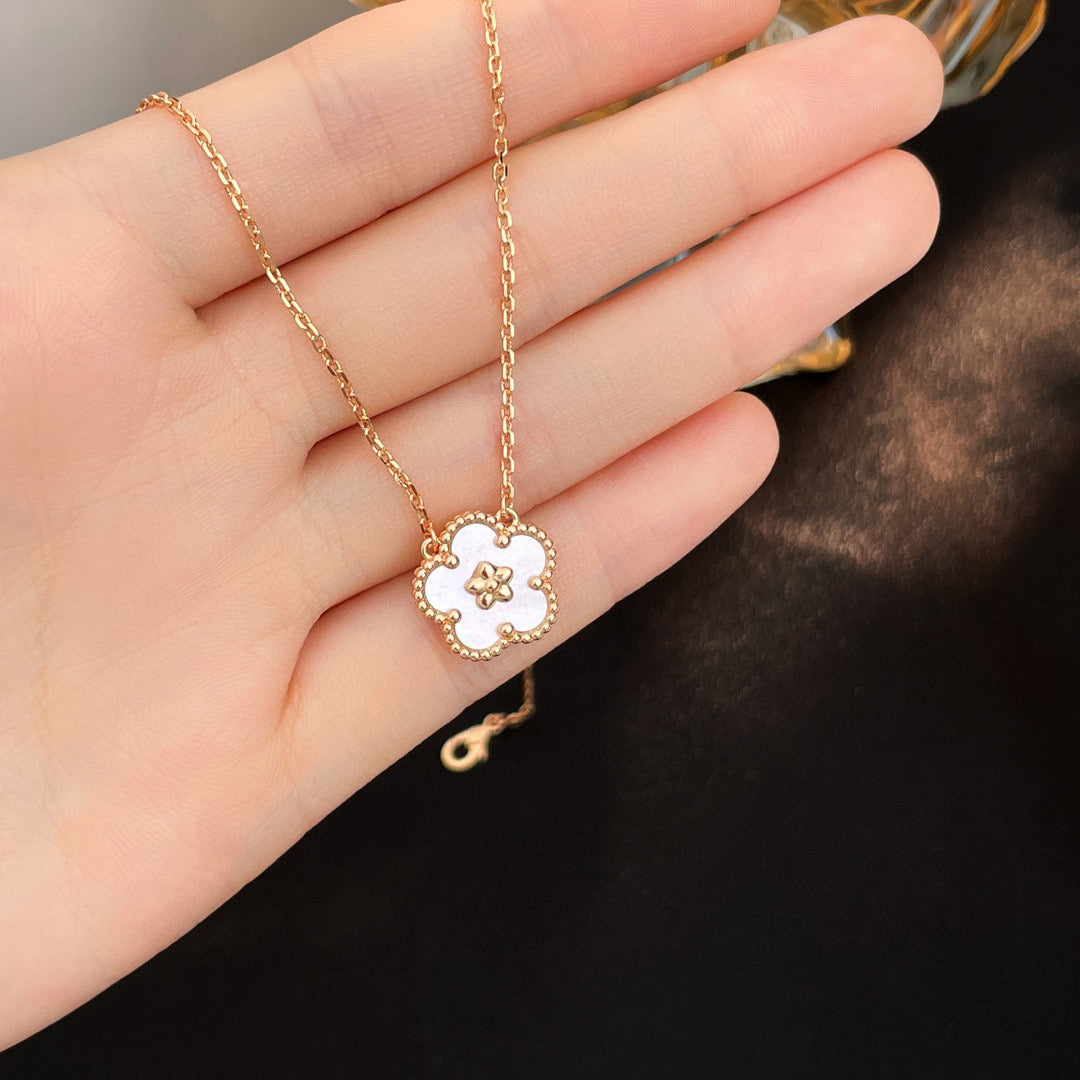 [⭐Reverie Jewels]LUCKY  WHITE MOP  PLUM BLOSSOM NECKLACE