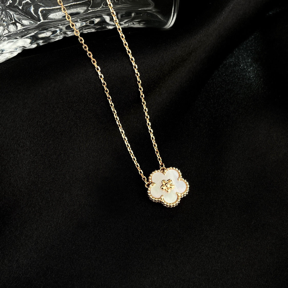 [⭐Reverie Jewels]LUCKY  WHITE MOP  PLUM BLOSSOM NECKLACE