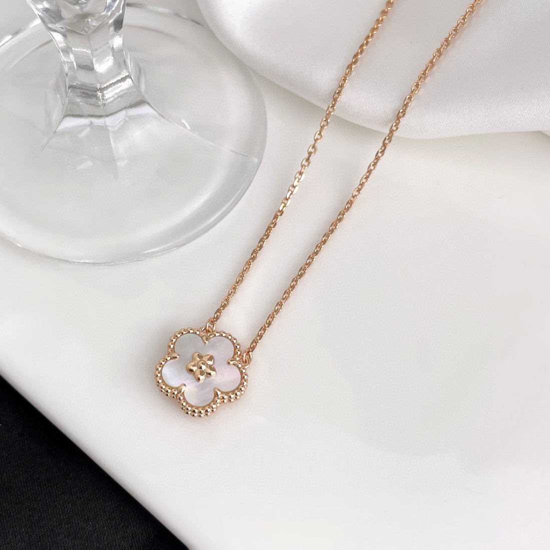 [⭐Reverie Jewels]LUCKY  WHITE MOP  PLUM BLOSSOM NECKLACE