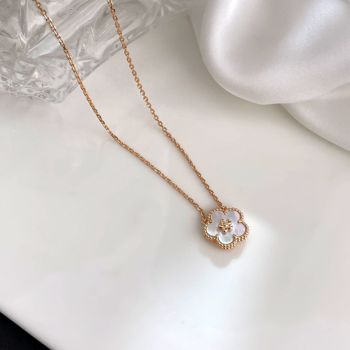 [⭐Reverie Jewels]LUCKY  WHITE MOP  PLUM BLOSSOM NECKLACE