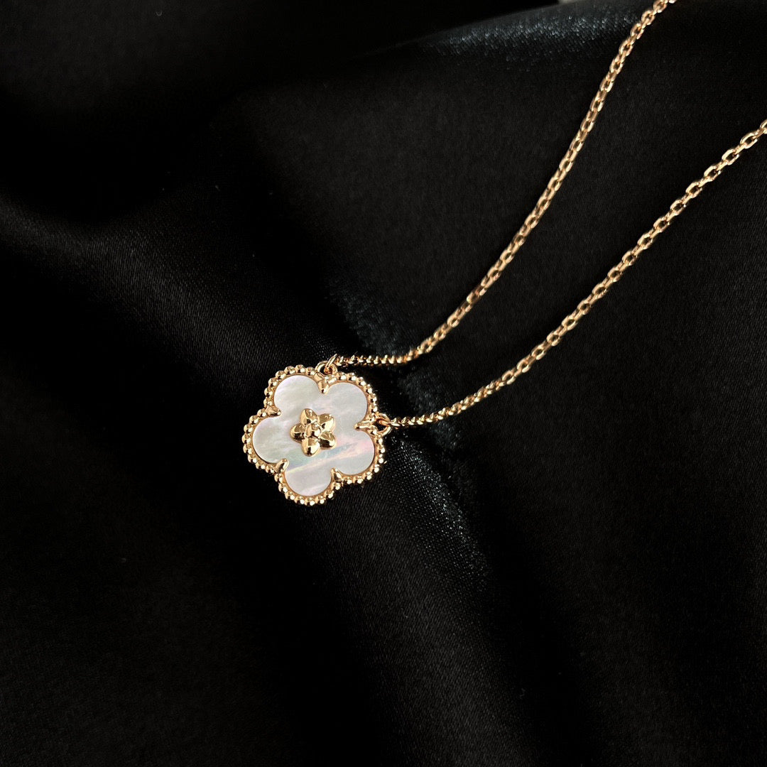 [⭐Reverie Jewels]LUCKY  WHITE MOP  PLUM BLOSSOM NECKLACE
