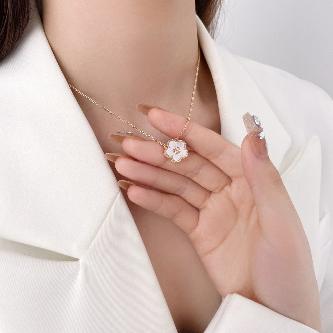 [⭐Reverie Jewels]LUCKY  WHITE MOP  PLUM BLOSSOM NECKLACE