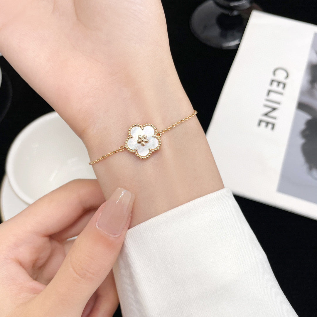 [⭐Reverie Jewels]LUCKY WHITE MOP PLUM BLOSSOM  BRACELET