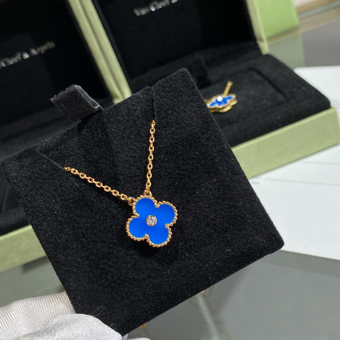 [⭐Reverie Jewels]CLOVER 15MM DIAMOND AND BLUE AGATE NECKLACE