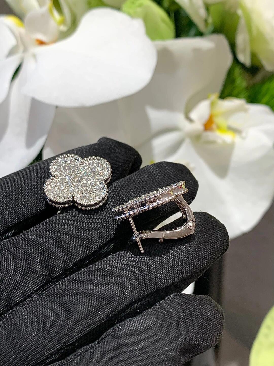[⭐Reverie Jewels]CLOVER 20MM MOTIFS DIAMOND STUD EARRINGS SILVER