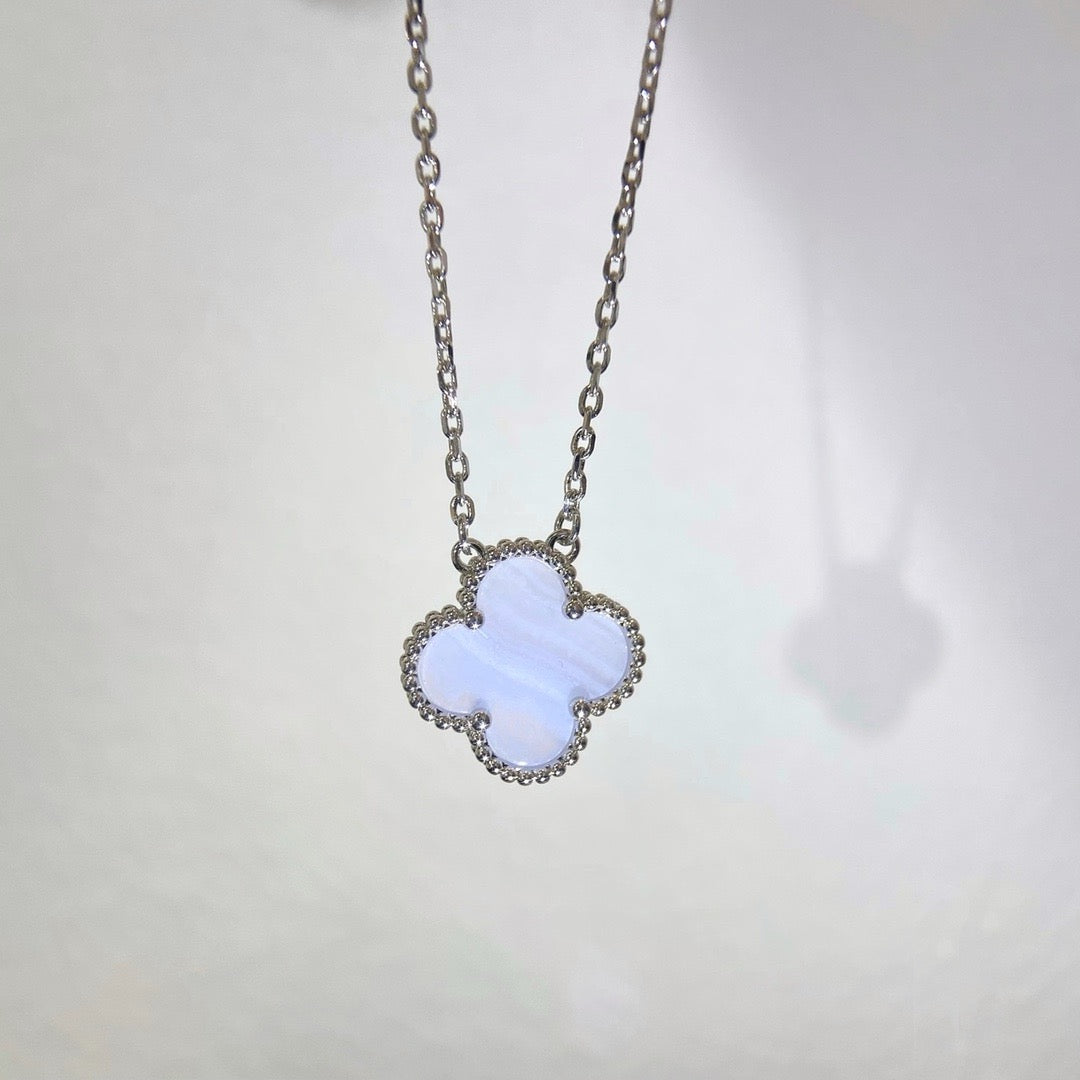 [⭐Reverie Jewels]CLOVER 15MM BLUE CHALCEDONY NECKLACE SILVER